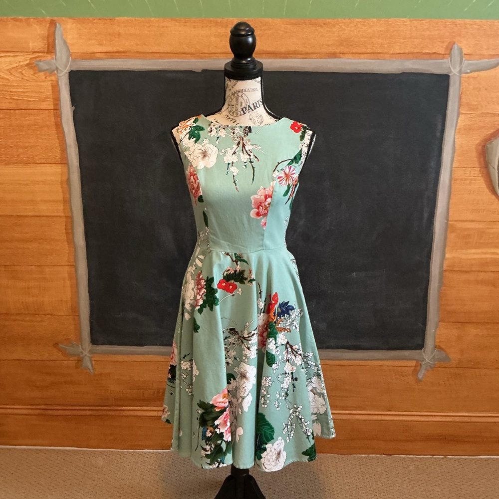 Grace Karin Mint Floral Dress size small. 50s style